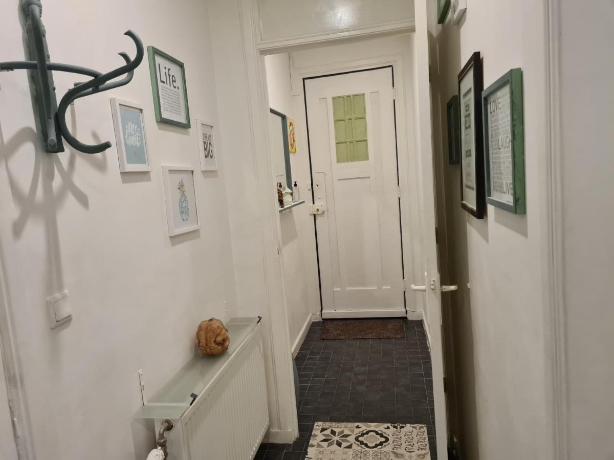 1 Bedroom 15 Min By Tram To Amsterdam Centre! Amesterdão Exterior foto