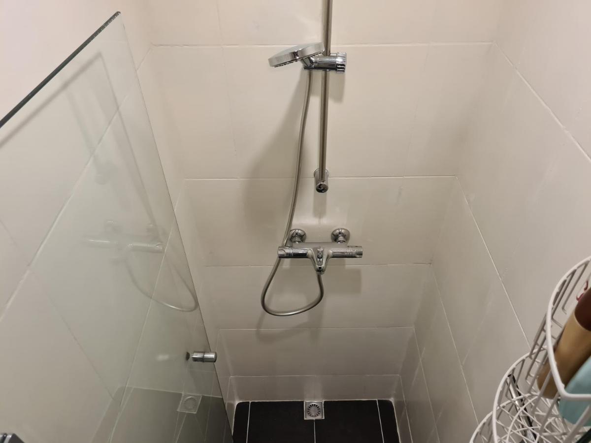 1 Bedroom 15 Min By Tram To Amsterdam Centre! Amesterdão Exterior foto
