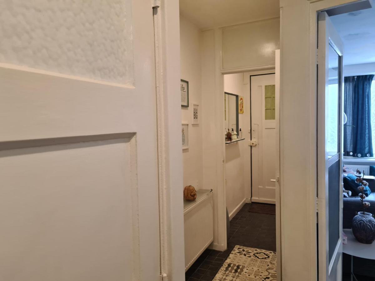 1 Bedroom 15 Min By Tram To Amsterdam Centre! Amesterdão Exterior foto