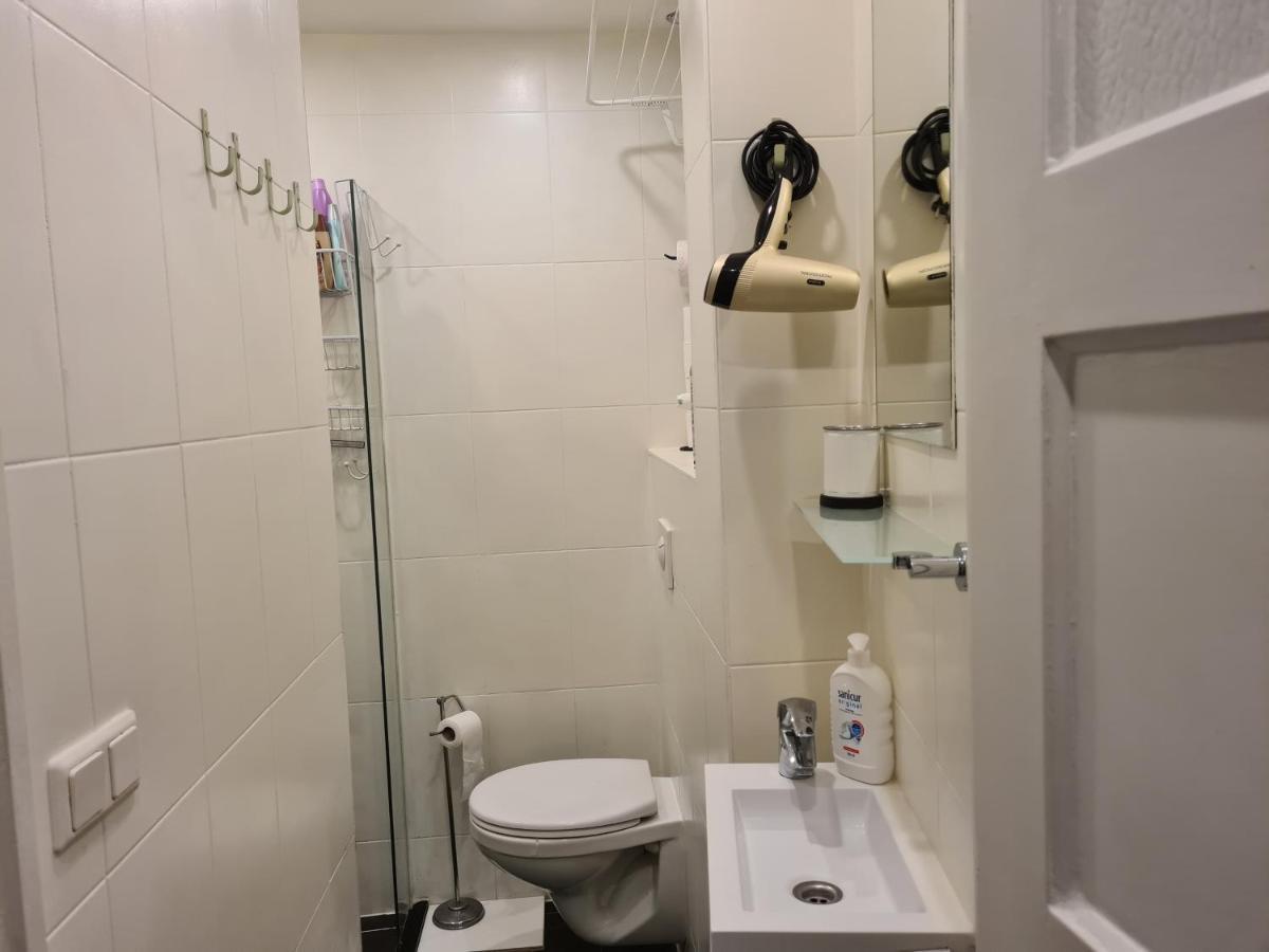 1 Bedroom 15 Min By Tram To Amsterdam Centre! Amesterdão Exterior foto