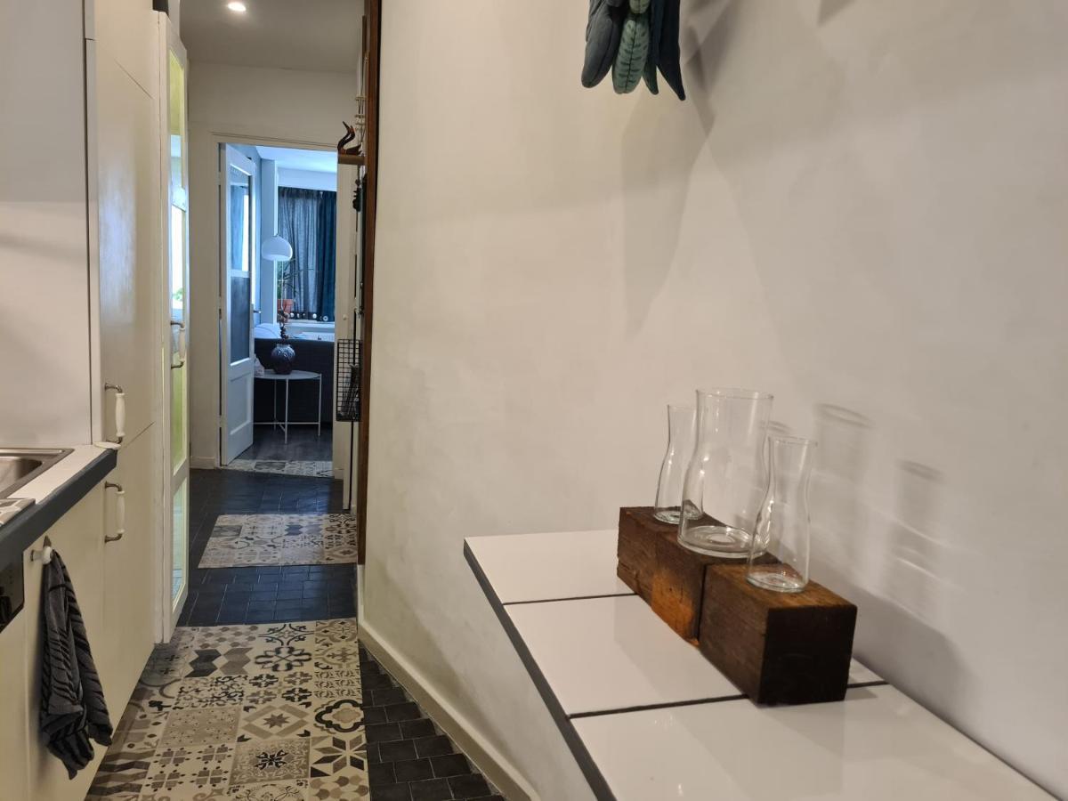 1 Bedroom 15 Min By Tram To Amsterdam Centre! Amesterdão Exterior foto
