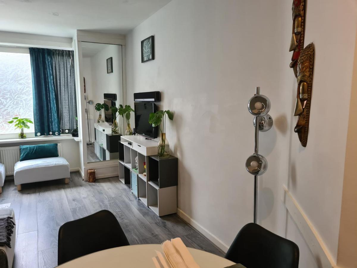1 Bedroom 15 Min By Tram To Amsterdam Centre! Amesterdão Exterior foto